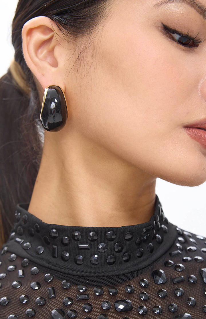 Snae Black Clip-on Glam Vintage Earrings.