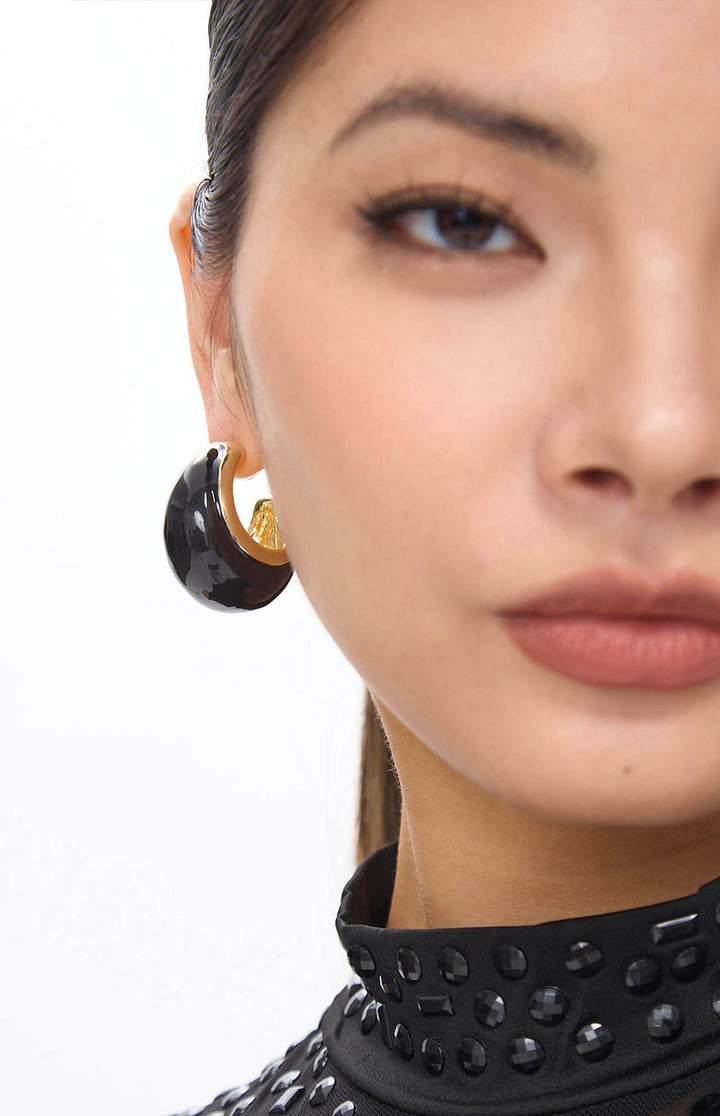 Snae Black Clip-on Glam Vintage Earrings.